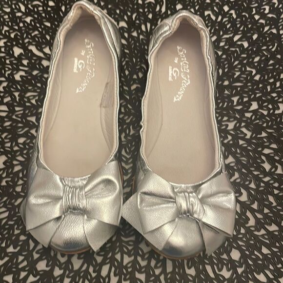 GALLUCCI Silver Metallic Ballets Flats Bow 11 - Picture 1 of 6